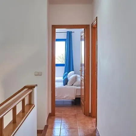 Дом отдыха Maria Del Mar 2 Minutes To Supermarkets, 10 Minutes To Marina Rubicon, Pool, High Speed Wifi *