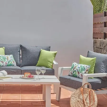 Дом отдыха Maria Del Mar 2 Minutes To Supermarkets, 10 Minutes To Marina Rubicon, Pool, High Speed Wifi *