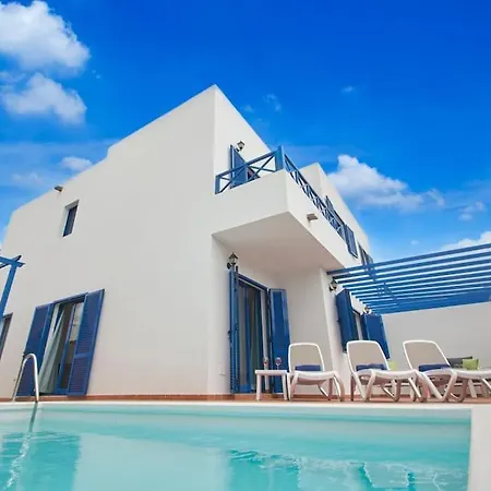 Дом отдыха Maria Del Mar 2 Minutes To Supermarkets, 10 Minutes To Marina Rubicon, Pool, High Speed Wifi Коста Бланка