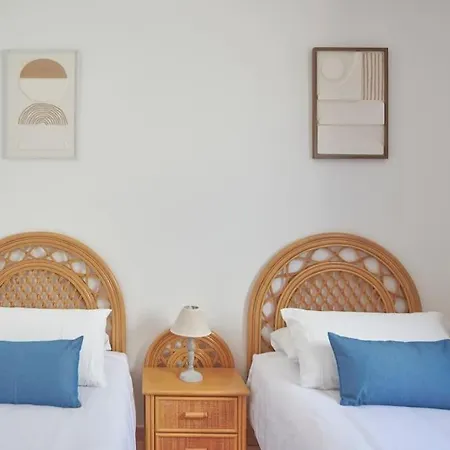 Дом отдыха Maria Del Mar 2 Minutes To Supermarkets, 10 Minutes To Marina Rubicon, Pool, High Speed Wifi Коста Бланка