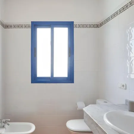 Дом отдыха Maria Del Mar 2 Minutes To Supermarkets, 10 Minutes To Marina Rubicon, Pool, High Speed Wifi