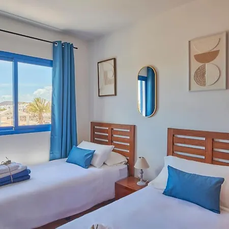 Дом отдыха Maria Del Mar 2 Minutes To Supermarkets, 10 Minutes To Marina Rubicon, Pool, High Speed Wifi *