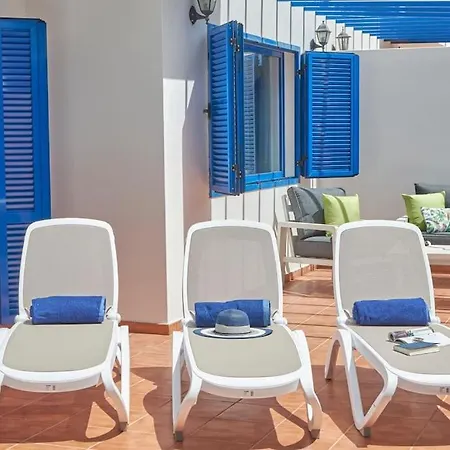 Дом отдыха Maria Del Mar 2 Minutes To Supermarkets, 10 Minutes To Marina Rubicon, Pool, High Speed Wifi *