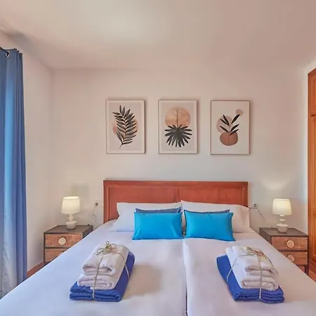 Дом отдыха Maria Del Mar 2 Minutes To Supermarkets, 10 Minutes To Marina Rubicon, Pool, High Speed Wifi