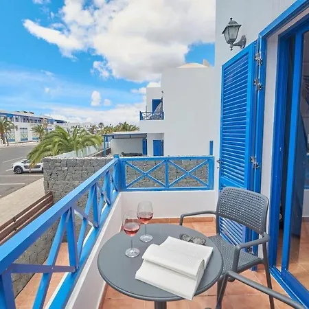 Дом отдыха Maria Del Mar 2 Minutes To Supermarkets, 10 Minutes To Marina Rubicon, Pool, High Speed Wifi *