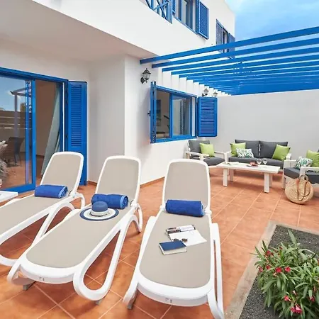 Дом отдыха Maria Del Mar 2 Minutes To Supermarkets, 10 Minutes To Marina Rubicon, Pool, High Speed Wifi